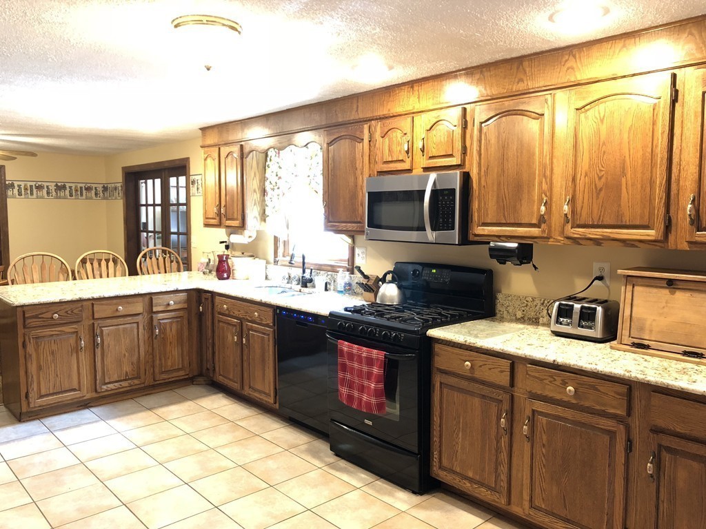 139 Norris Road Tyngsborough, MA 01879 - Photo 5 of 30 Gallery Image 5
