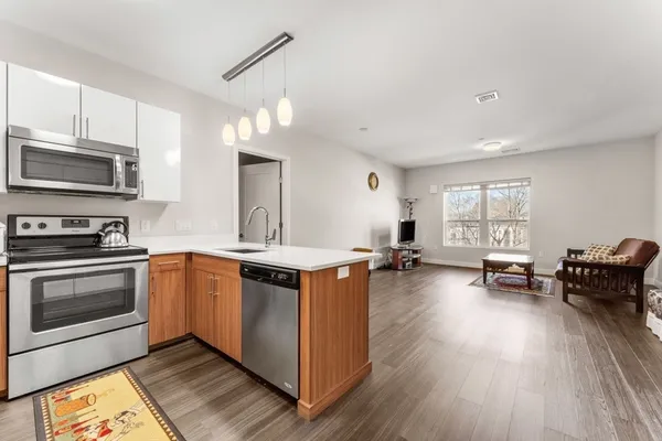 $3,100 | 999 Hancock Street, Unit 306, Quincy, MA 02169