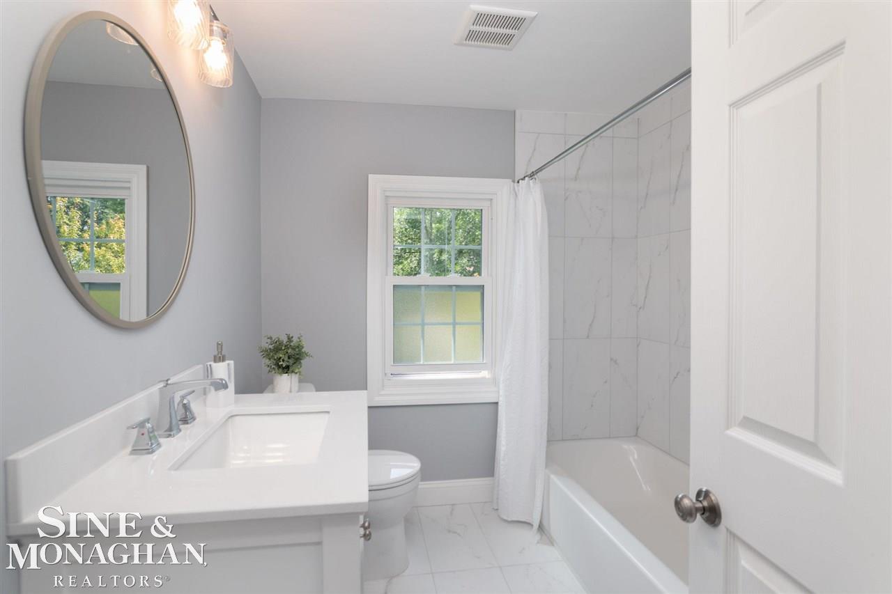932 Washington Road Grosse Pointe, MI 48230 - Photo 30 of 48 50059925-29.JPG