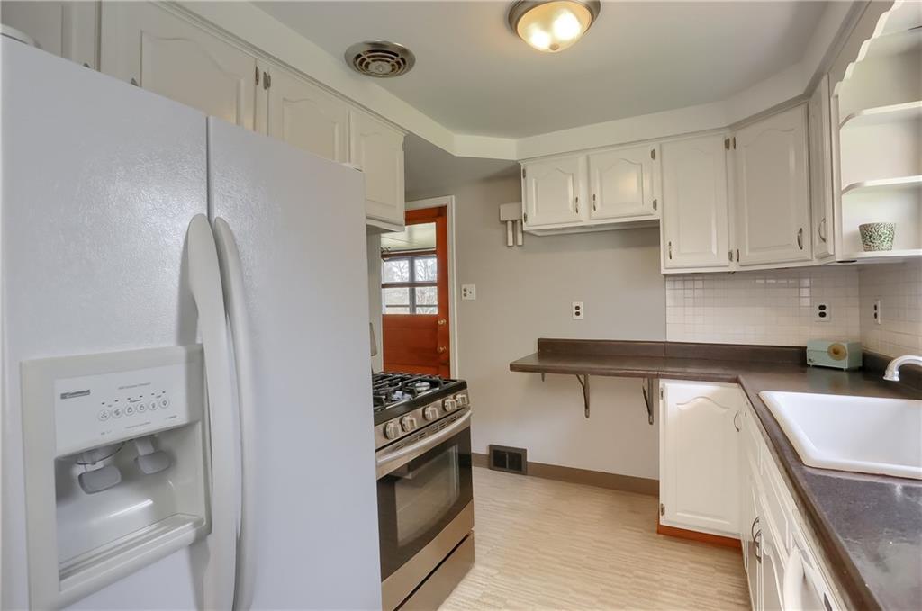 803 Wible Run Road Pittsburgh, PA 15209 - Photo 5 of 21