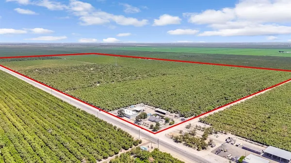 a view of a back yard from a balcony