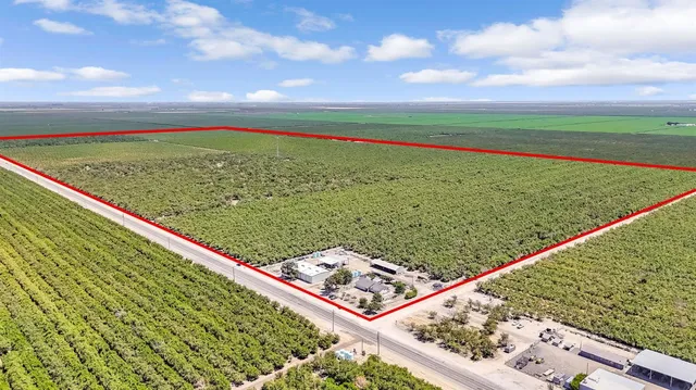 a view of a back yard from a balcony