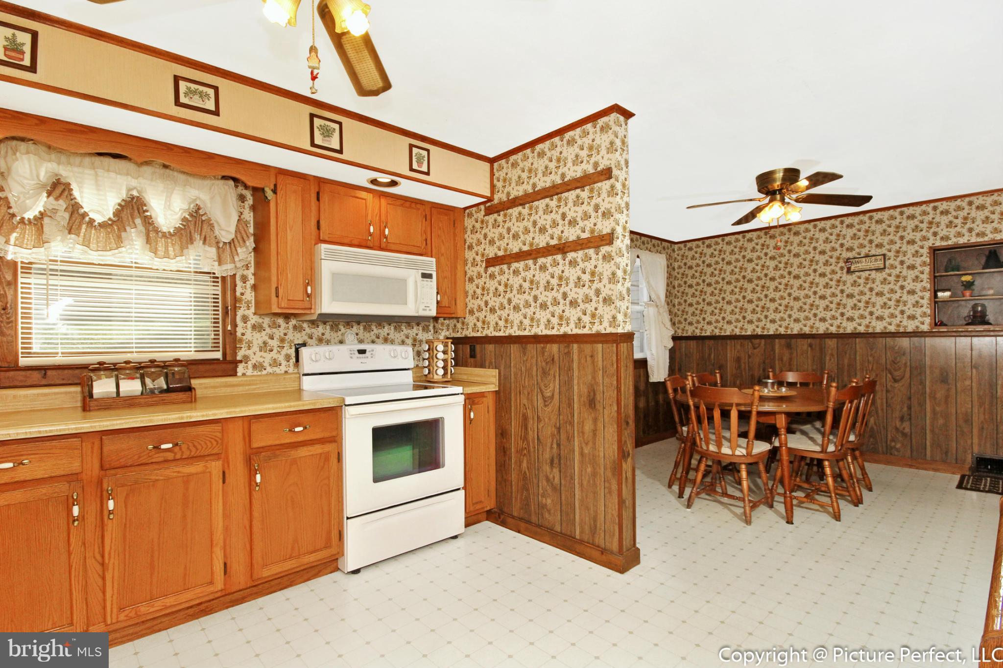 4239 Chestnut Grove Road Keedysville, MD 21756 - Photo 11 of 25 Kitchen