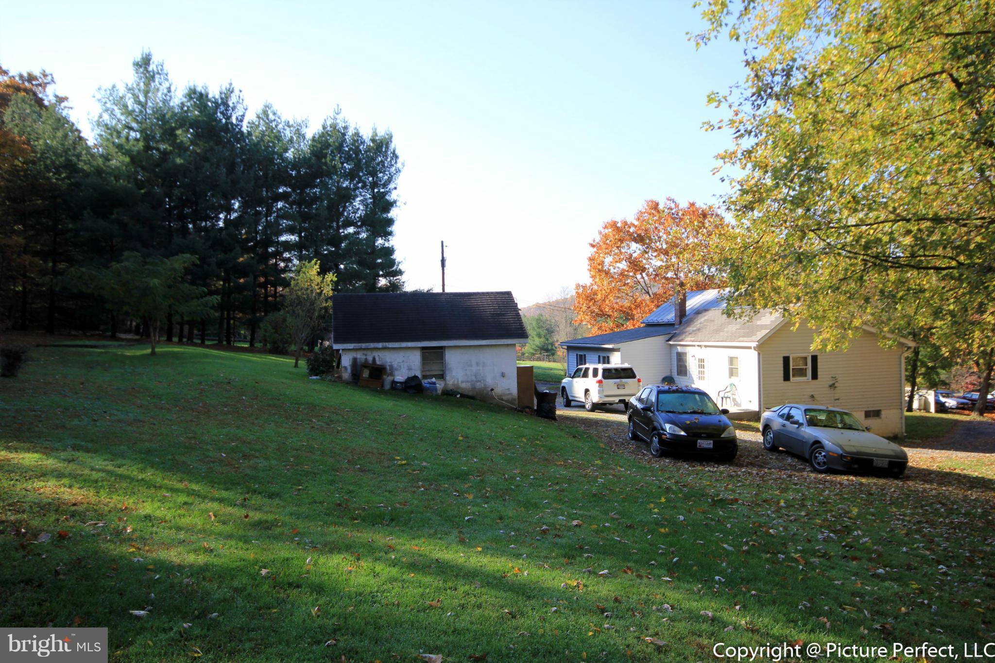 4239 Chestnut Grove Road Keedysville, MD 21756 - Photo 23 of 25 Exterior (Rear)