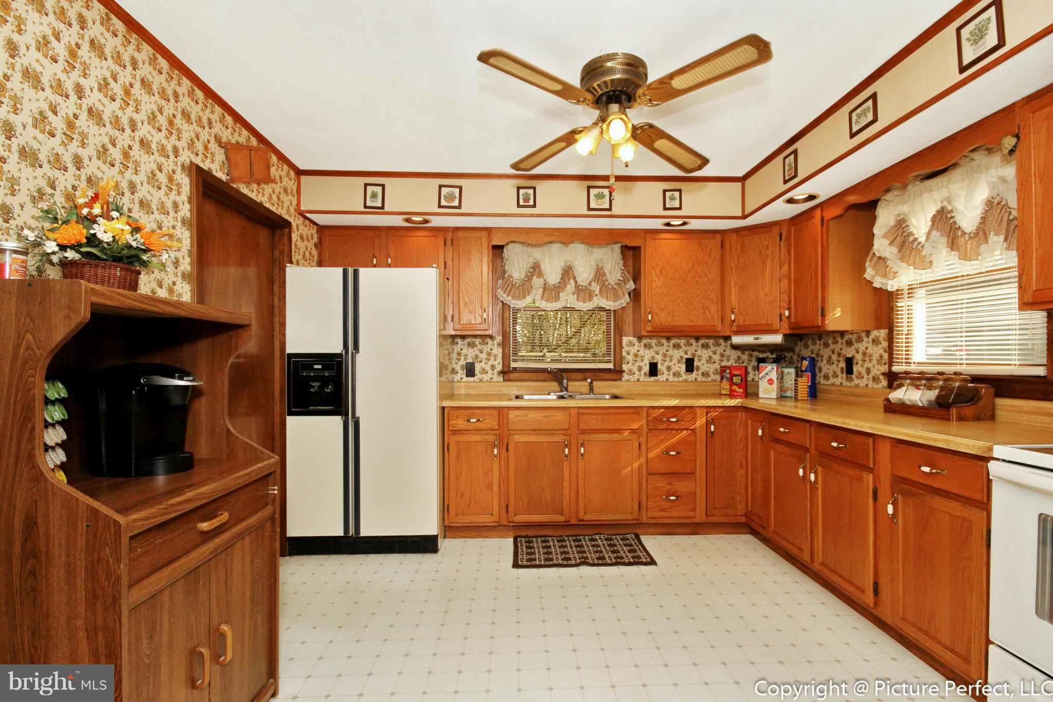 4239 Chestnut Grove Road Keedysville, MD 21756 - Photo 10 of 25 Kitchen