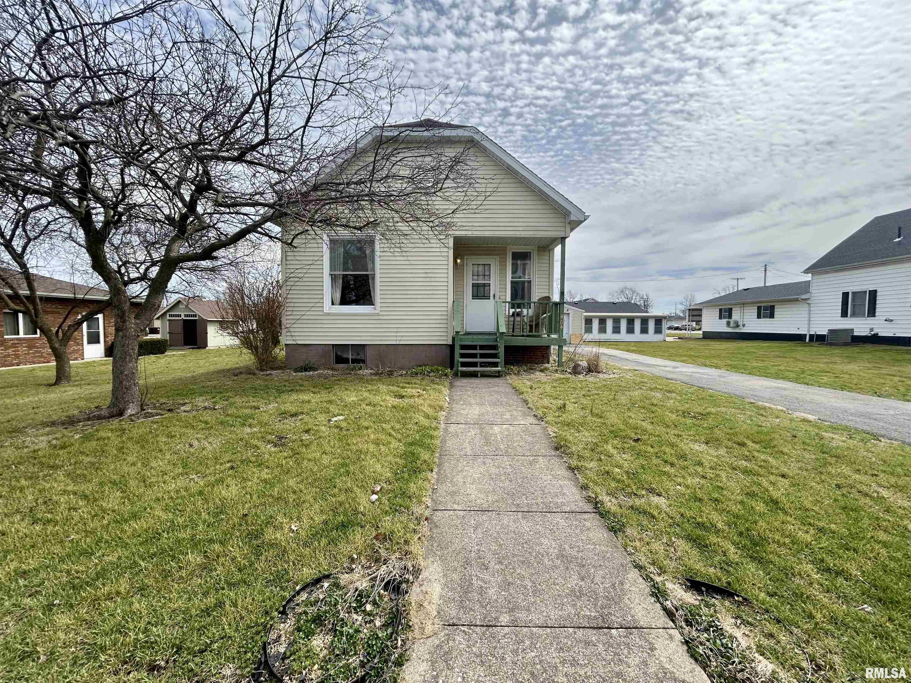 404 South Street Morrisonville, IL 62546 - Photo 1 of 24