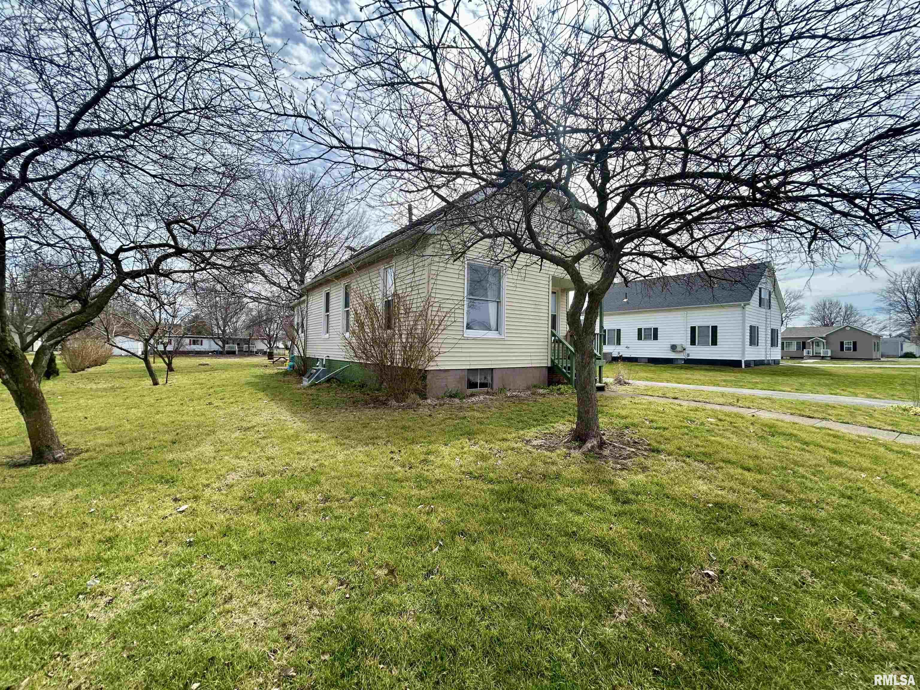 404 South Street Morrisonville, IL 62546 - Photo 13 of 24