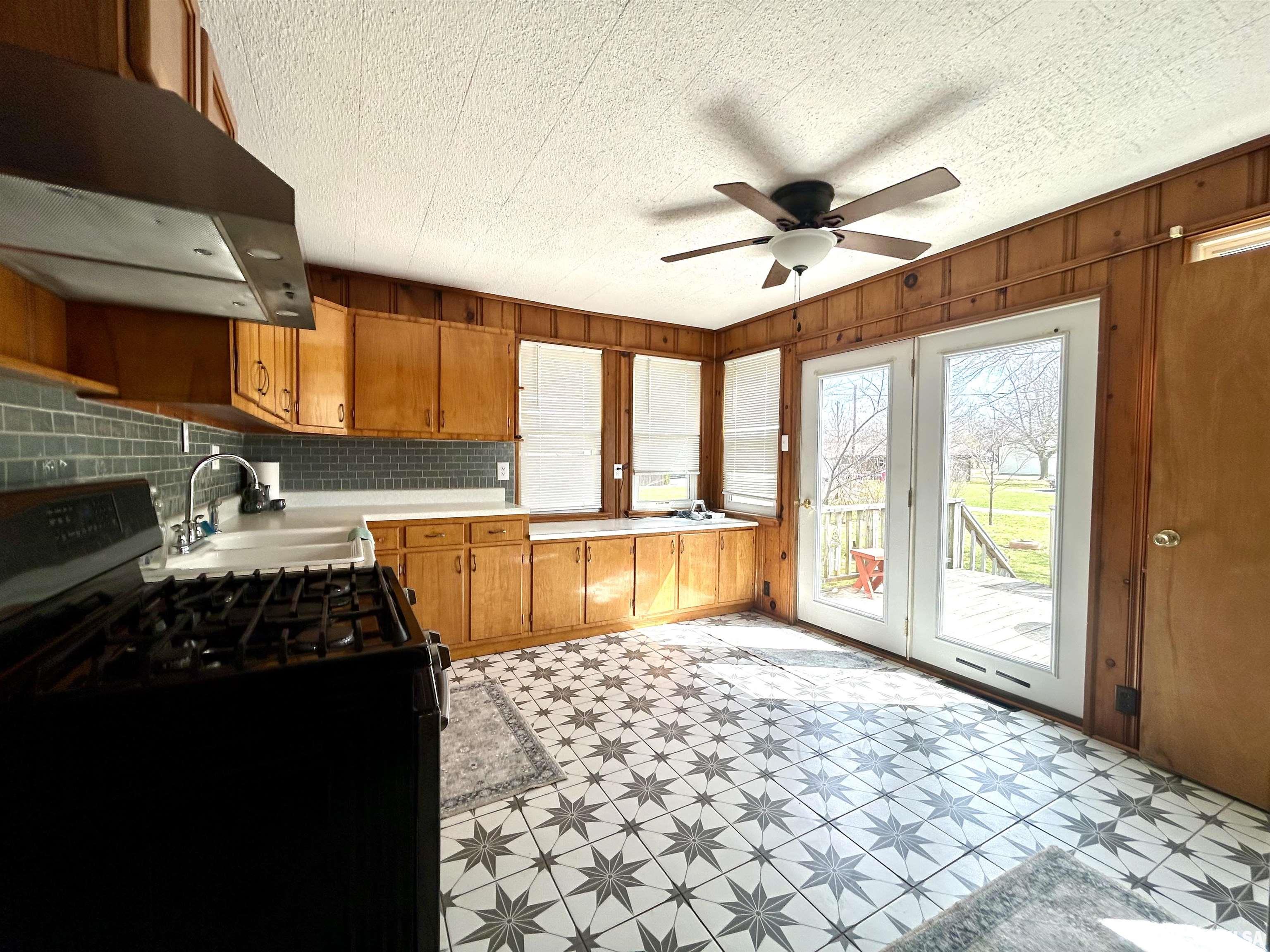 404 South Street Morrisonville, IL 62546 - Photo 6 of 24