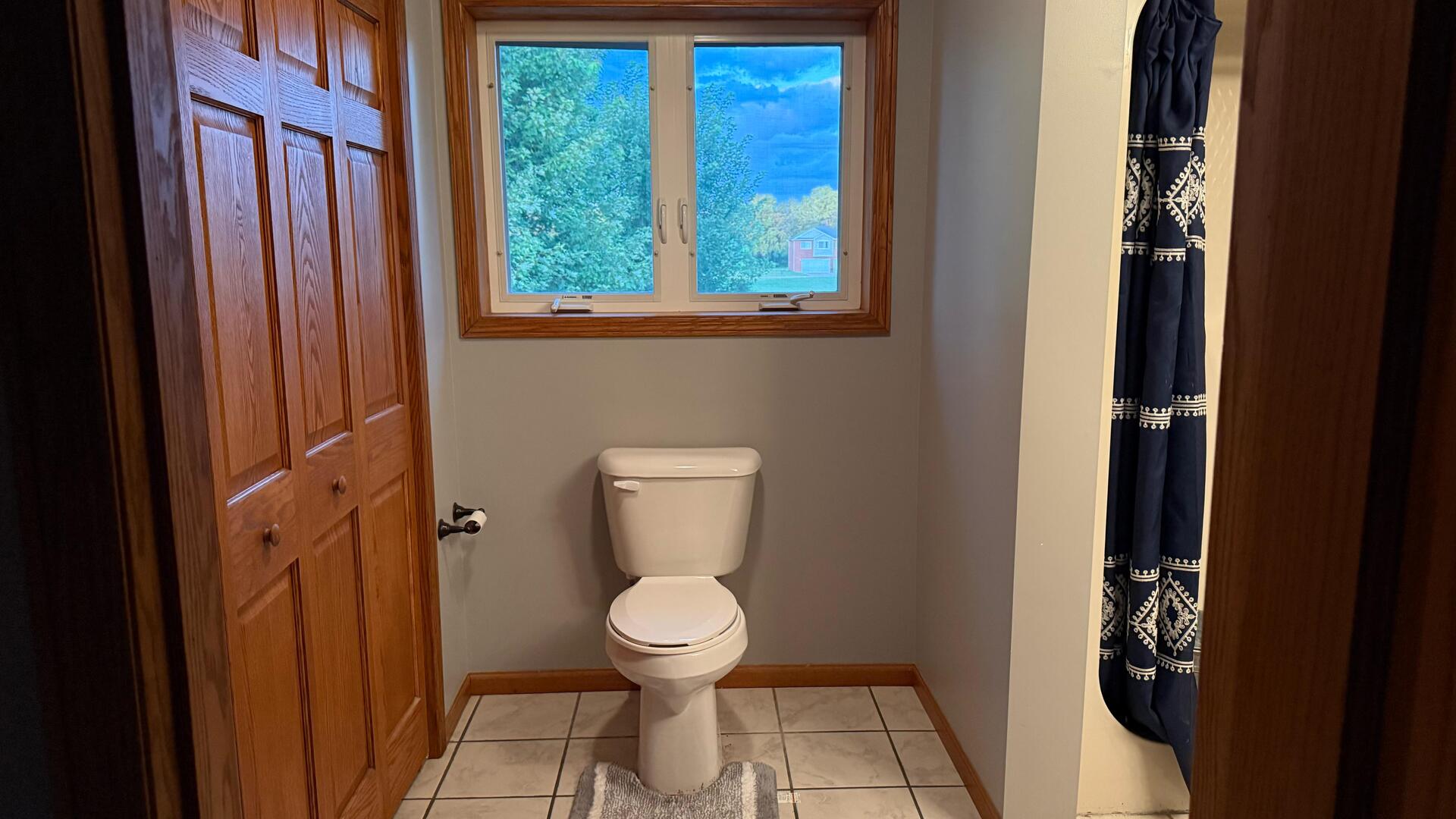 4 Memory Lane Streator, IL 61364 - Photo 22 of 28 a bathroom with a toilet