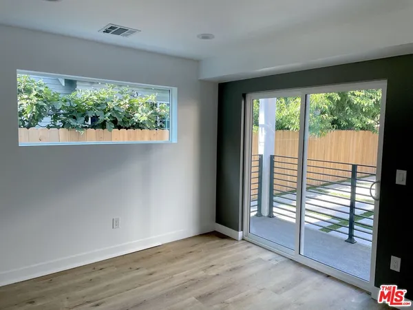 $4,599 | 1552 Winona Boulevard, Los Angeles, CA 90027