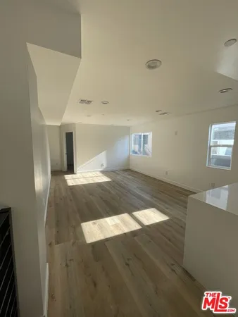 $4,599 | 1552 Winona Boulevard, Los Angeles, CA 90027