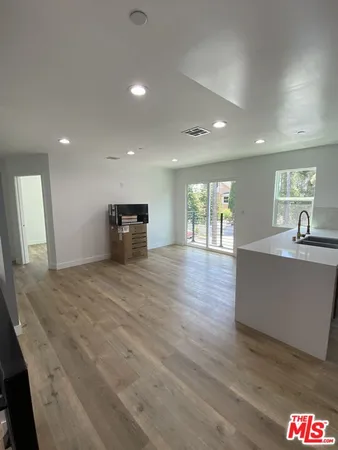 $4,599 | 1552 Winona Boulevard, Los Angeles, CA 90027