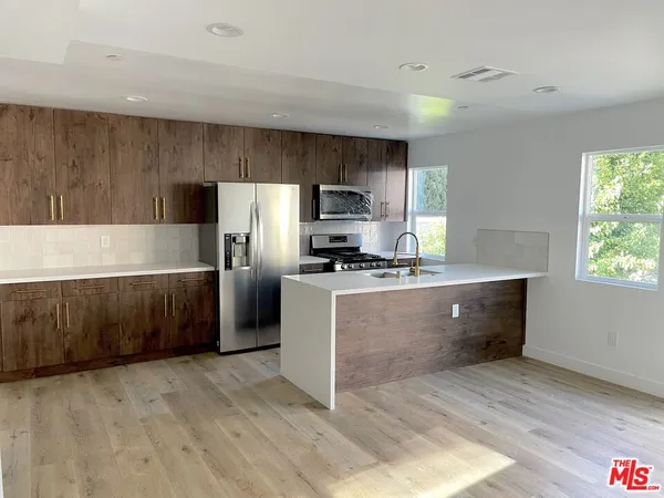 $4,599 | 1552 Winona Boulevard, Los Angeles, CA 90027