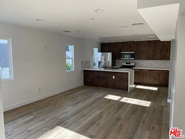 $4,599 | 1552 Winona Boulevard, Los Angeles, CA 90027