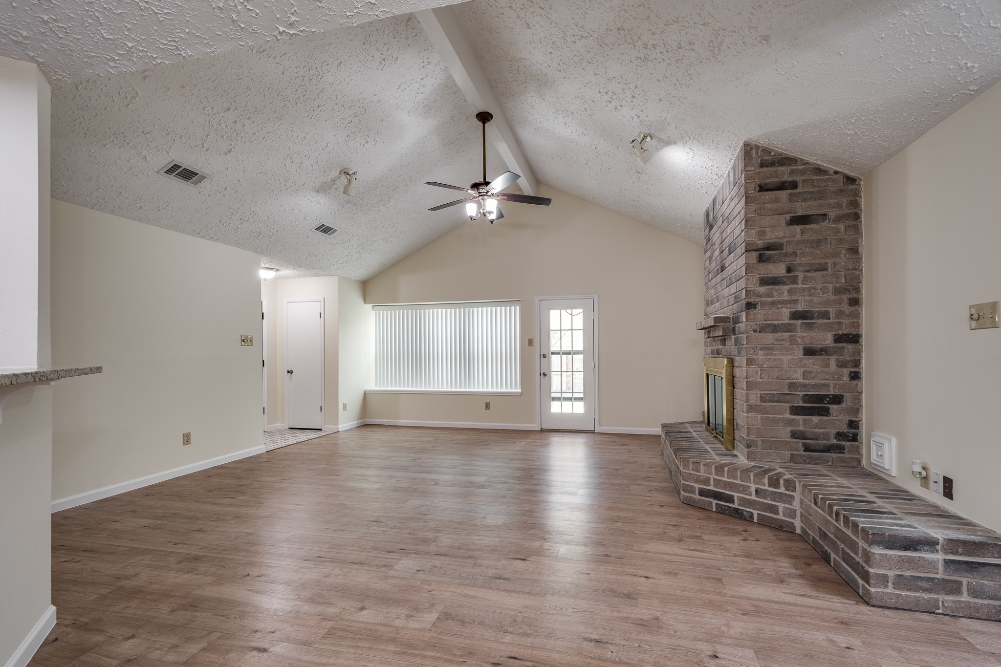 17 Crestbriar Court Baytown, TX 77521 - Photo 10 of 32