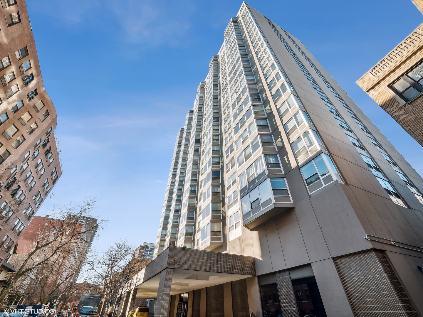 720 West Gordon Terrace, Unit 21L Chicago, IL 60613 - Photo 1 of 10