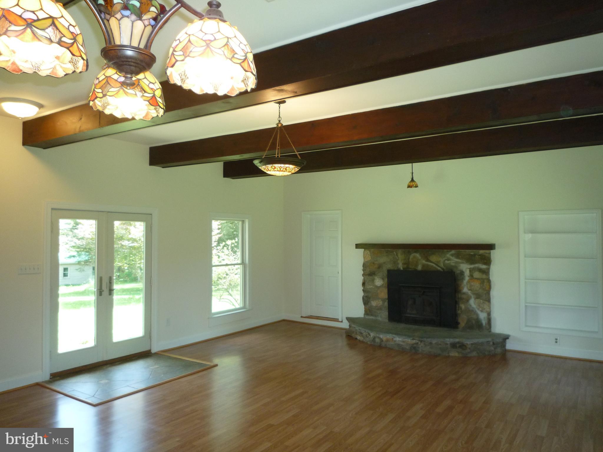 130 Dennis Road Castleton, VA 22716 - Photo 14 of 41 Stained glass fixtures