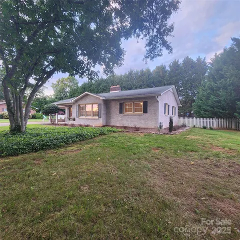 $309,000 | 2309 Briarwood Street, Lenoir, NC 28645