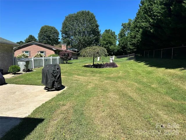 $309,000 | 2309 Briarwood Street, Lenoir, NC 28645