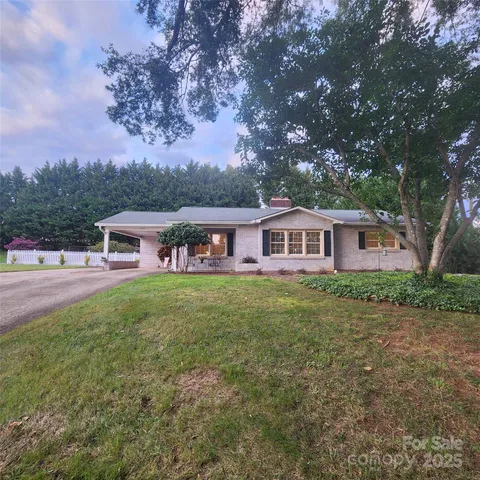 $309,000 | 2309 Briarwood Street, Lenoir, NC 28645