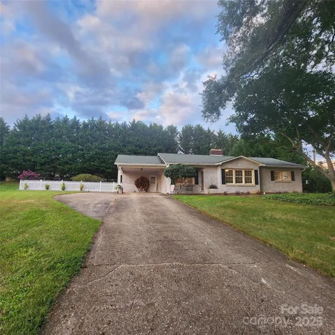 $309,000 | 2309 Briarwood Street, Lenoir, NC 28645