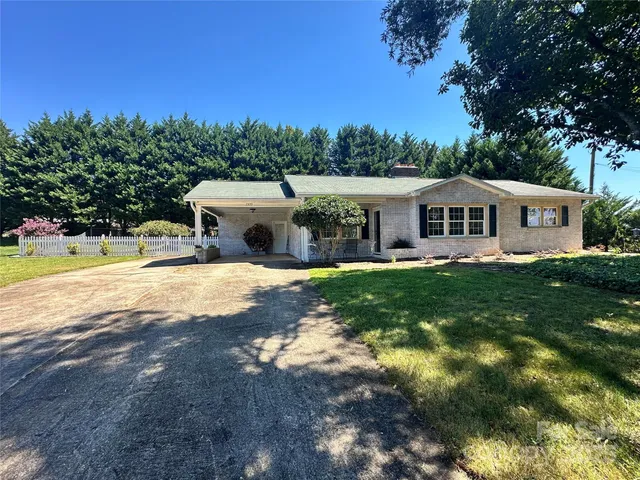 $309,000 | 2309 Briarwood Street, Lenoir, NC 28645