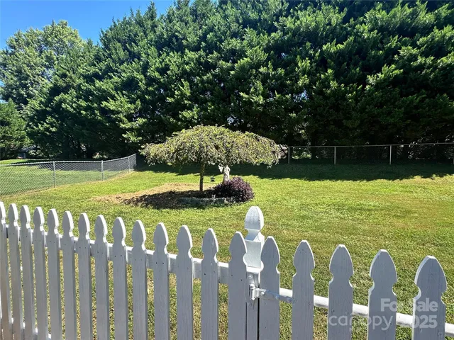 $309,000 | 2309 Briarwood Street, Lenoir, NC 28645