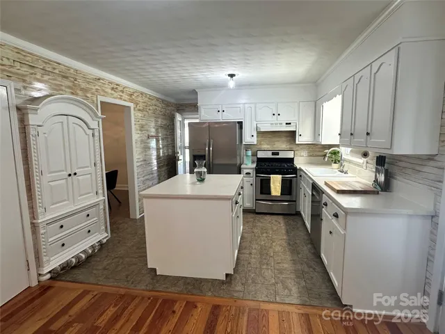 $309,000 | 2309 Briarwood Street, Lenoir, NC 28645