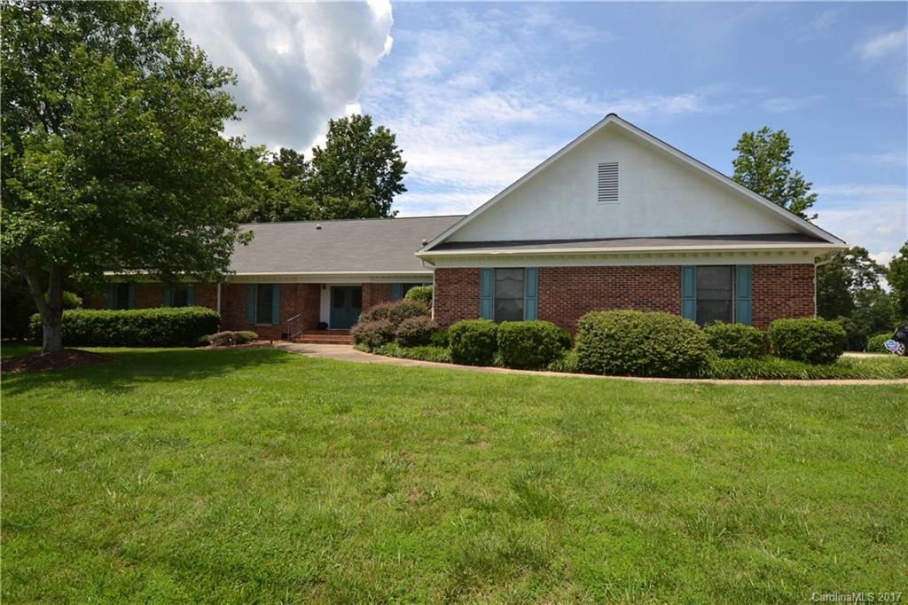 8147 Fairfield Forest Road Denver, NC 28037 - Photo 2 of 23 a front view of a house with a garden