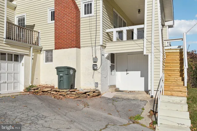 $1,100 | 209 Locust Street, Unit B, Frederick, MD 21703