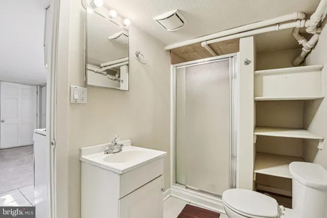 $1,100 | 209 Locust Street, Unit B, Frederick, MD 21703