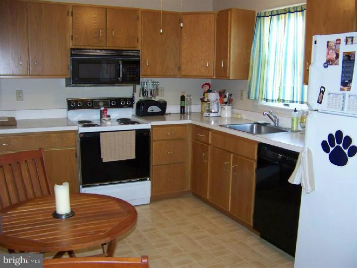 2816 Sturbridge Court Sinking Spring, PA 19608 - Photo 9 of 24 Gallery Image 9