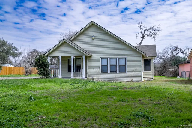 $135,000 | 711 South 7th Street, Kenedy, TX 78119