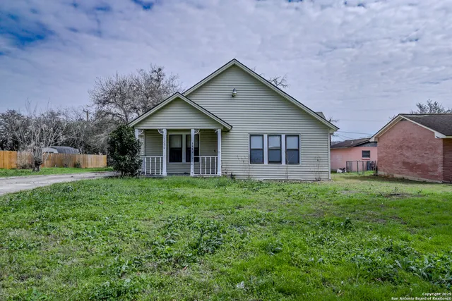 $135,000 | 711 South 7th Street, Kenedy, TX 78119