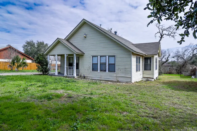 $135,000 | 711 South 7th Street, Kenedy, TX 78119