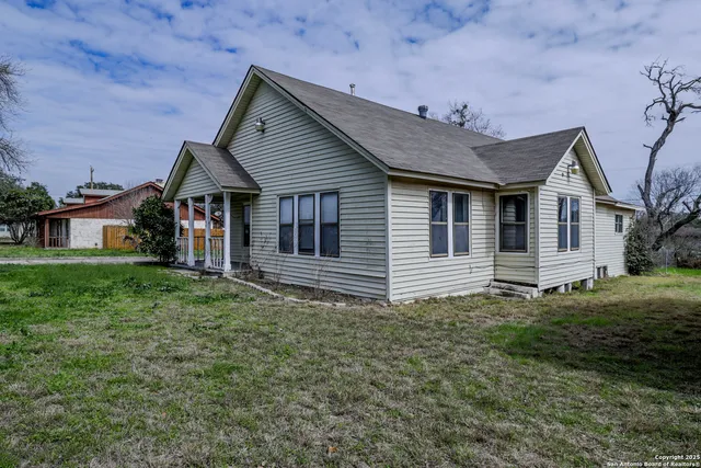 $135,000 | 711 South 7th Street, Kenedy, TX 78119