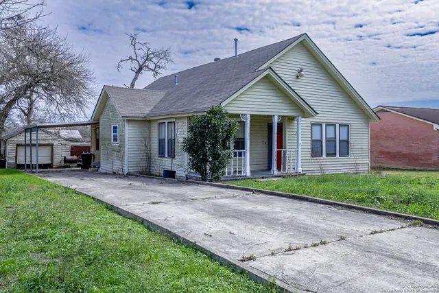 $135,000 | 711 South 7th Street, Kenedy, TX 78119