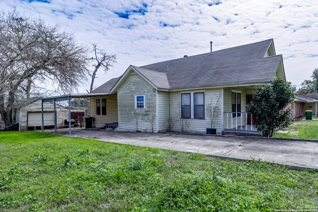$135,000 | 711 South 7th Street, Kenedy, TX 78119