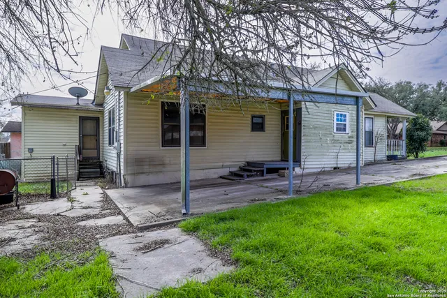 $135,000 | 711 South 7th Street, Kenedy, TX 78119