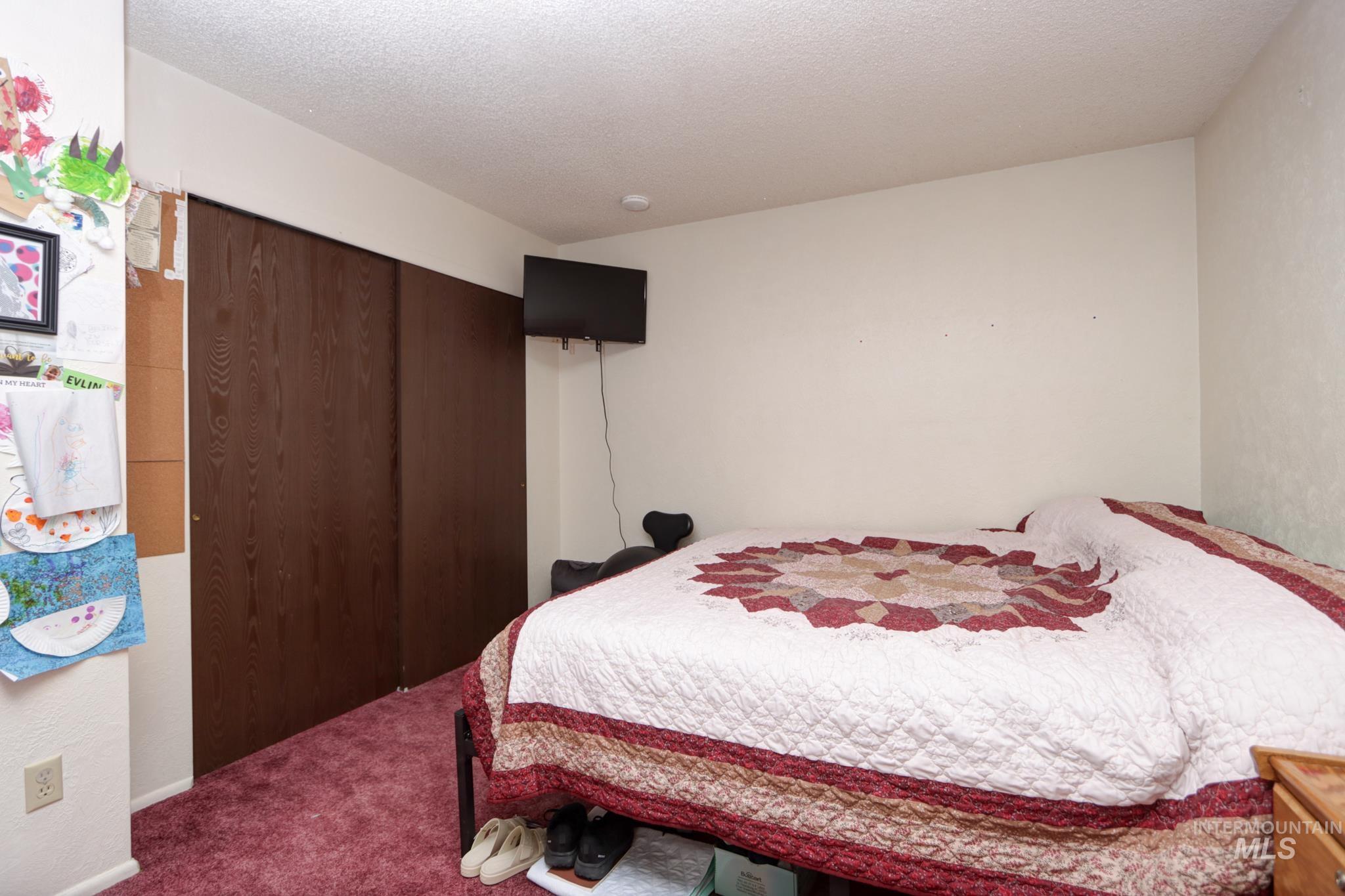1302 Southwest 12th Street Ontario, OR 97914 - Photo 22 of 35 Bedroom featuring carpet floors and a textured ceiling