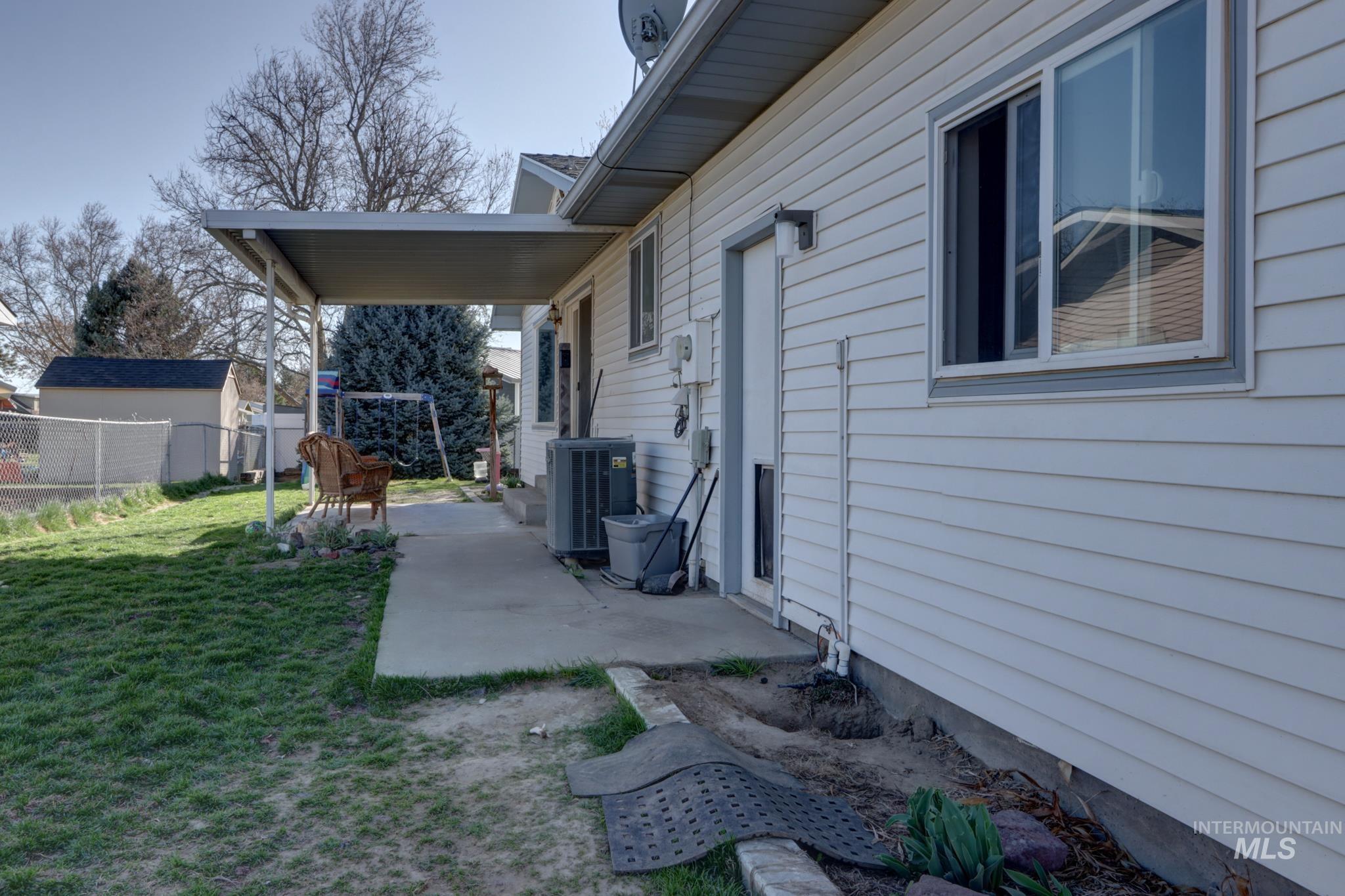 1302 Southwest 12th Street Ontario, OR 97914 - Photo 27 of 35 View of yard