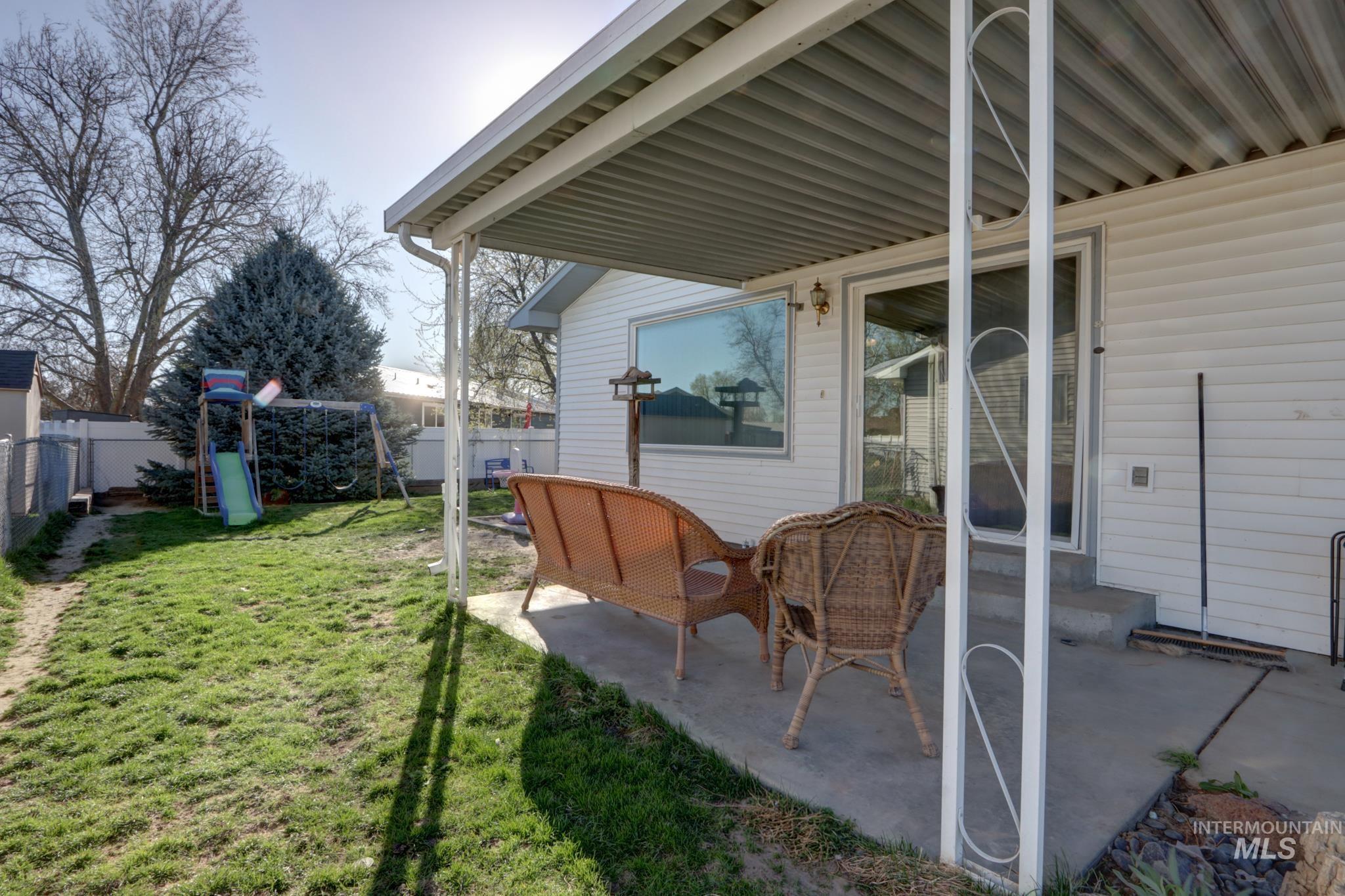 1302 Southwest 12th Street Ontario, OR 97914 - Photo 29 of 35 View of patio
