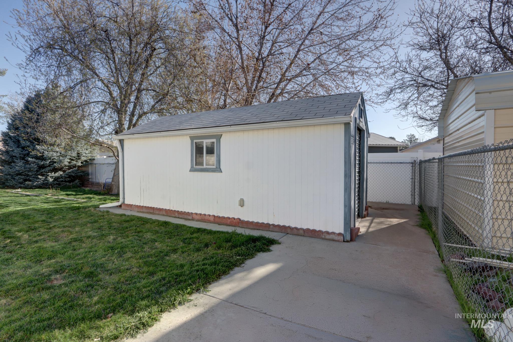 1302 Southwest 12th Street Ontario, OR 97914 - Photo 34 of 35 View of outbuilding with a gate