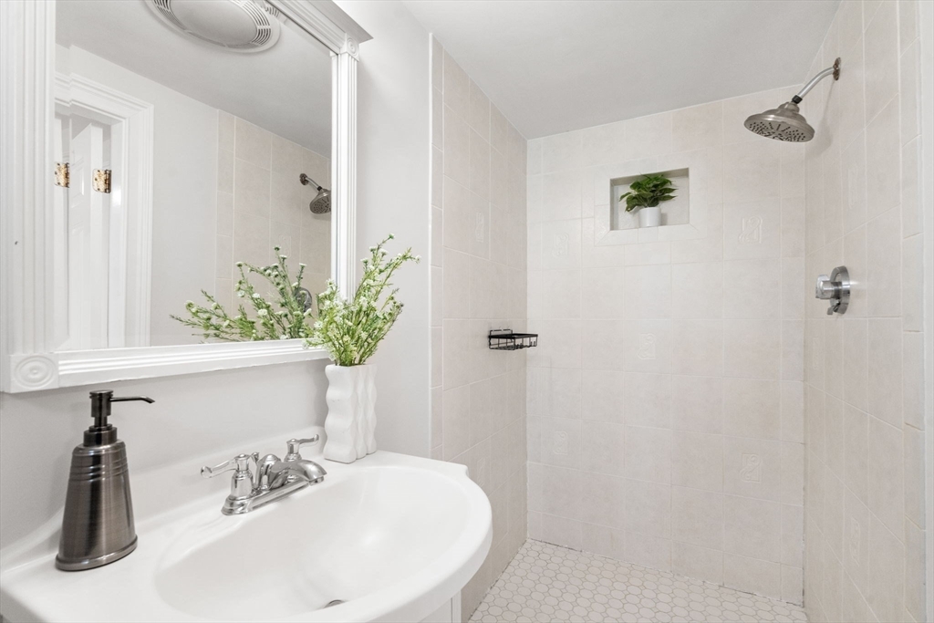 70 Albion Street, Unit 3 Somerville, MA 02143 - Photo 10 of 17