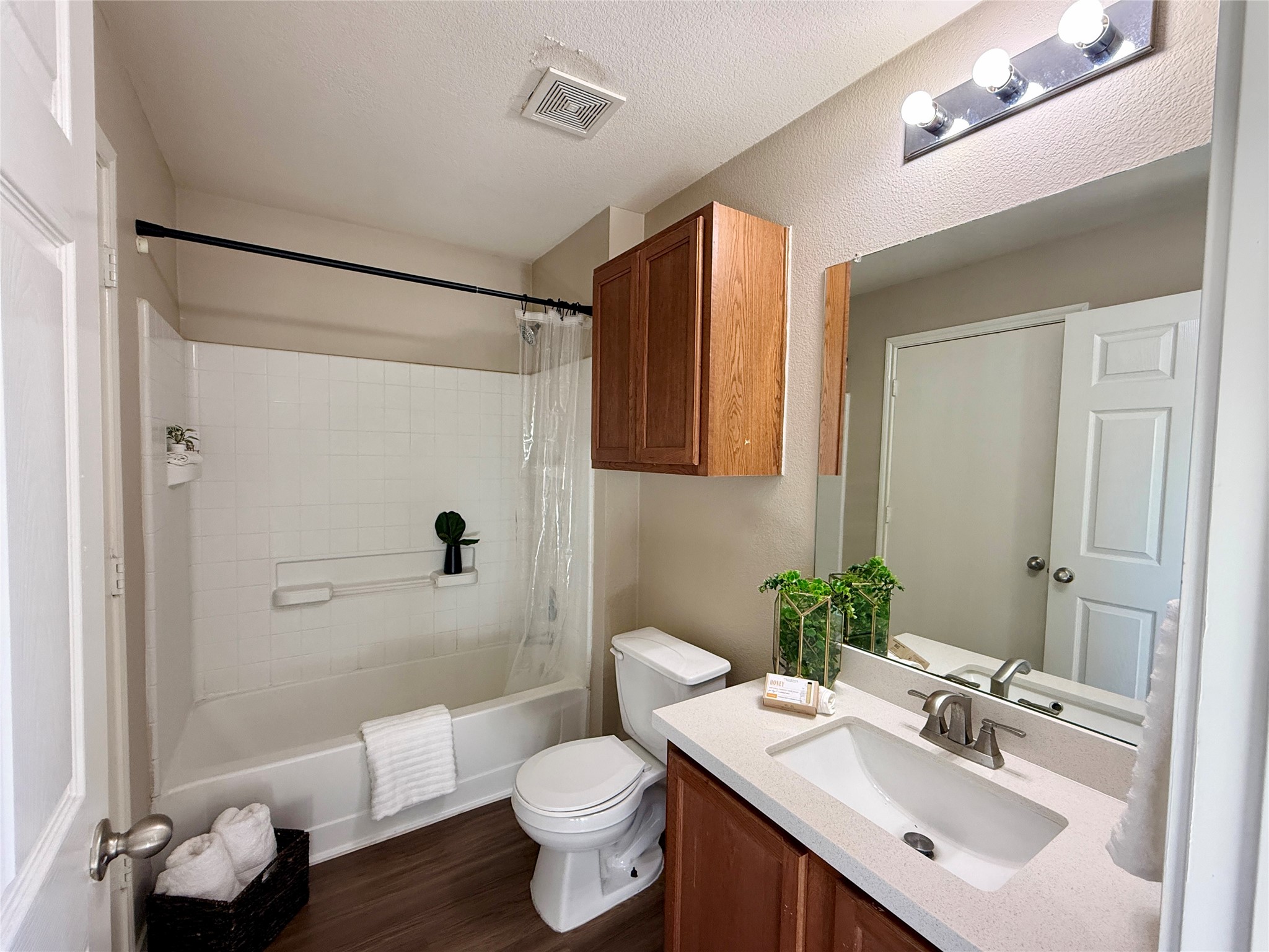 228 Black Forest Road Buda, TX 78610 - Photo 16 of 24 Master bathroom