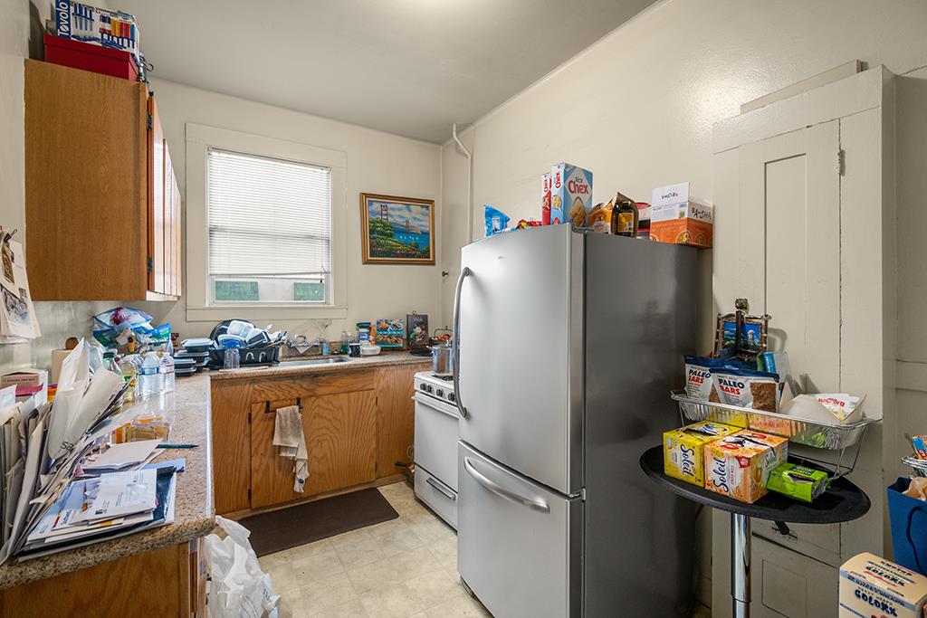 2874-2882 Telegraph Avenue Oakland, CA 94609 - Photo 6 of 18 a room with microwave a refrigerator and a stove