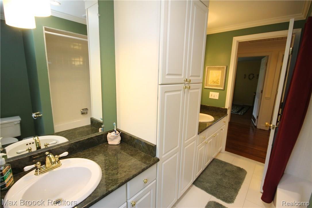 4784 Walnut Lake Road Bloomfield Hills, MI 48301 - Photo 24 of 29 IMG_9839.JPG