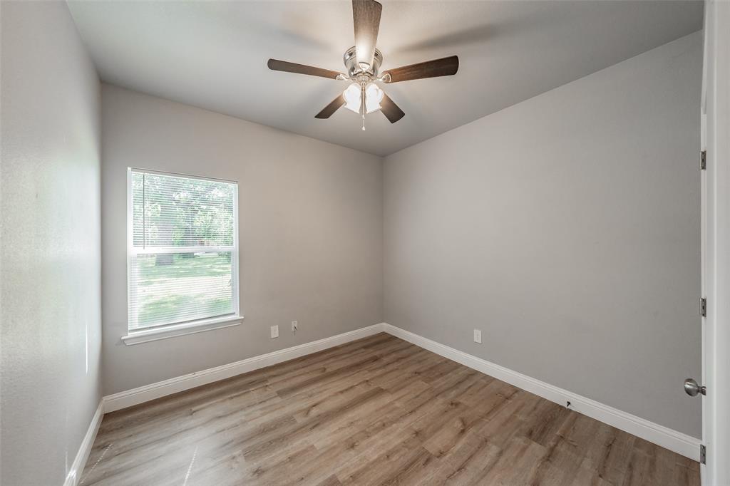 402 Robbins Street Cleburne, TX 76031 - Photo 18 of 40