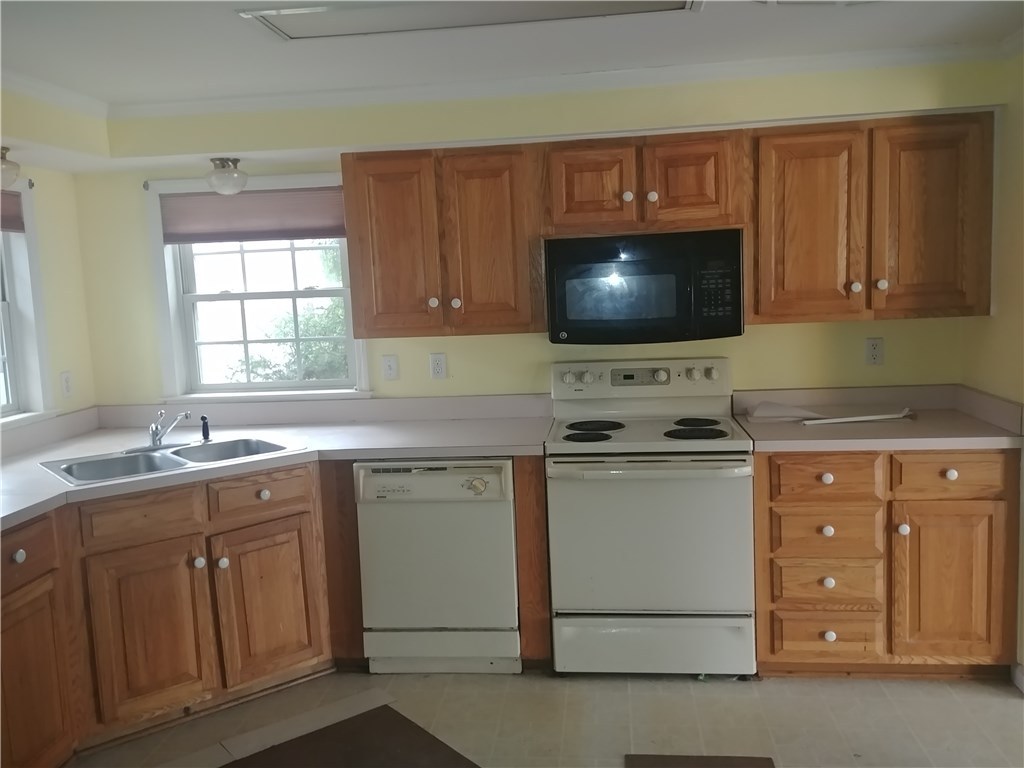 2 King Philip Road Coventry, RI 02816 - Photo 5 of 10 Kitchen
