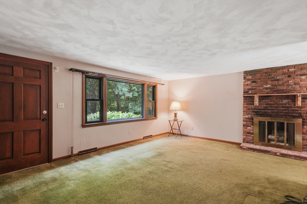 9 Conestoga Road Chelmsford, MA 01824 - Photo 2 of 26 Gallery Image 2